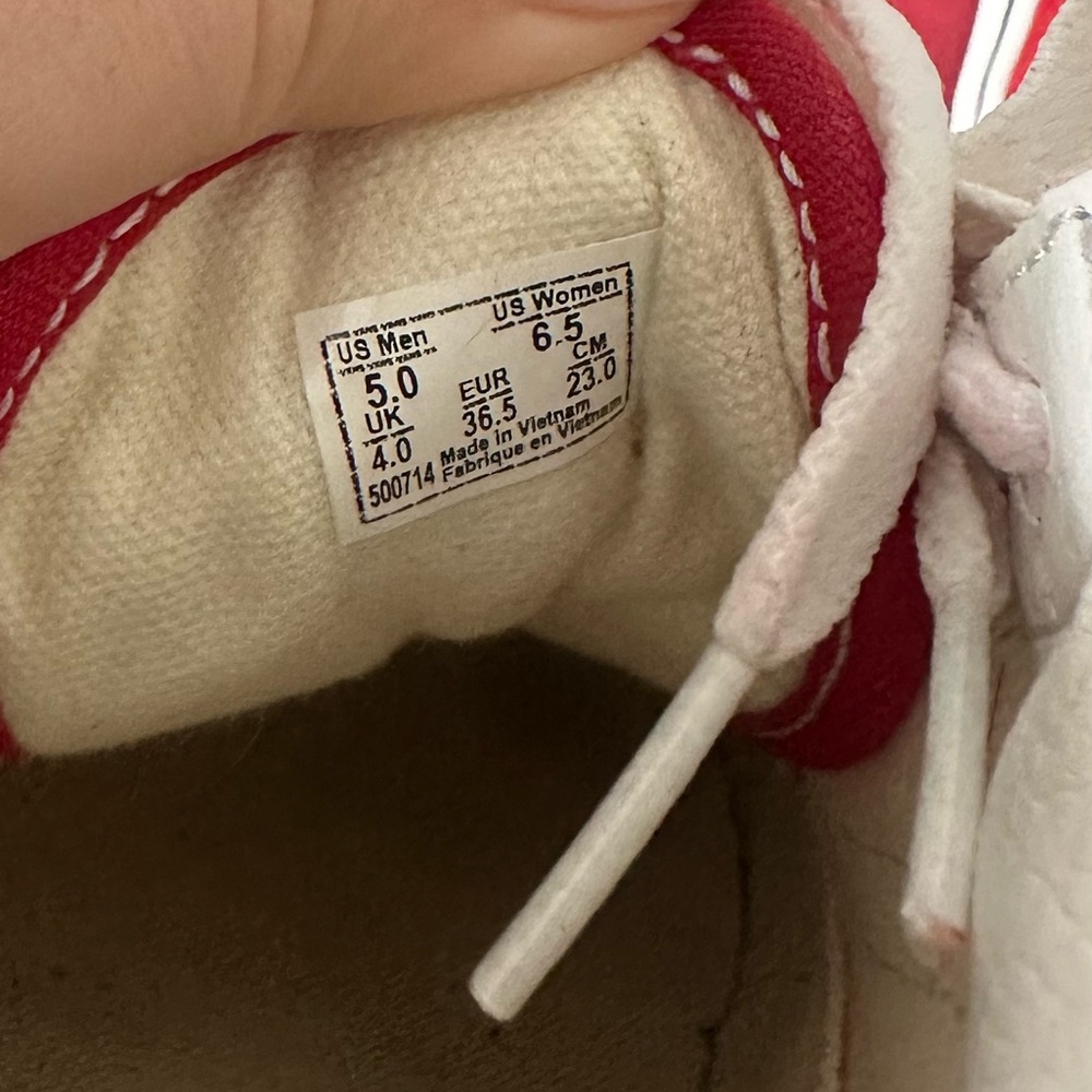 Red vans - Picture 2 of 4